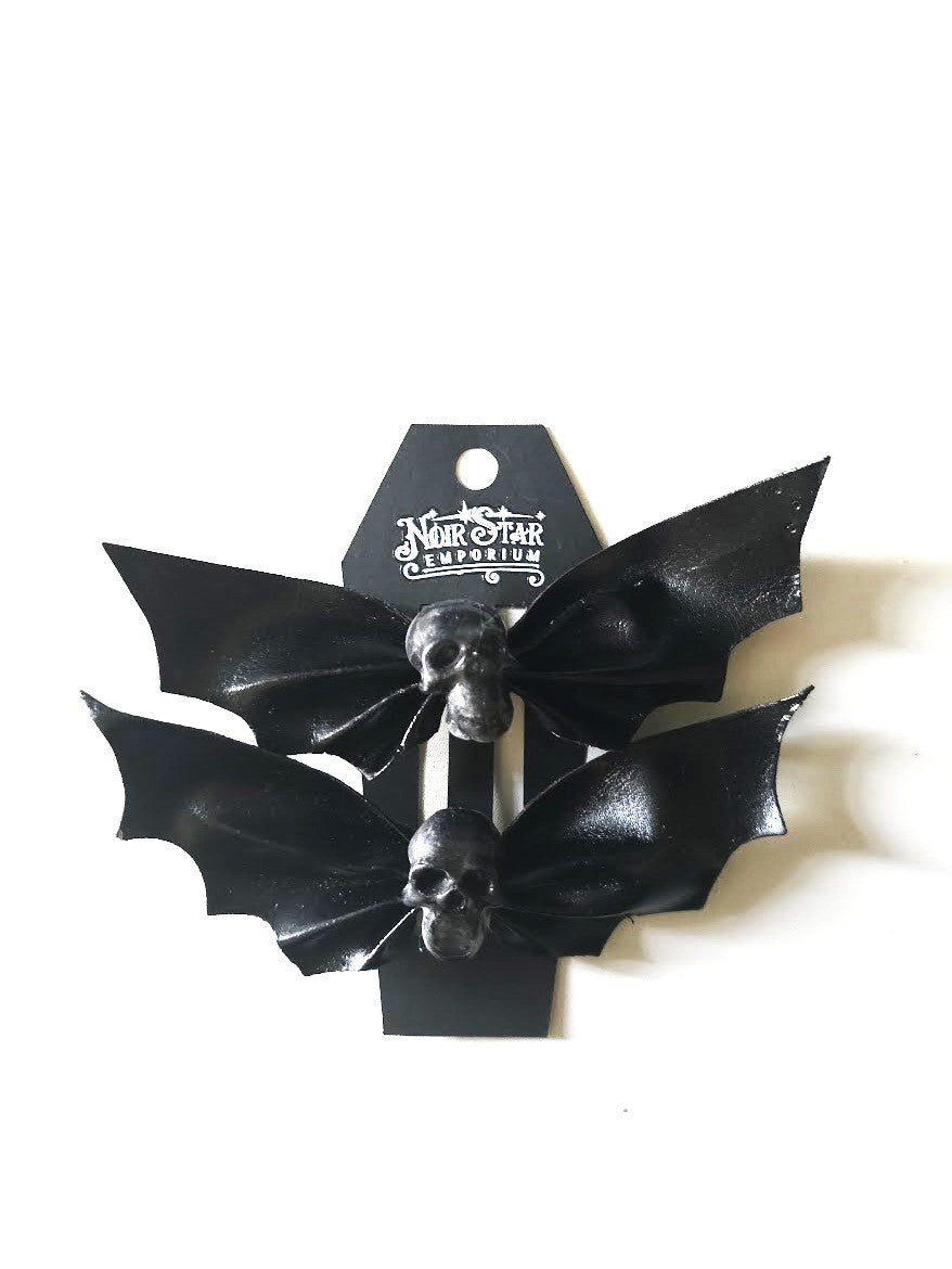 Bat Bow With Skull Hair Clips Black