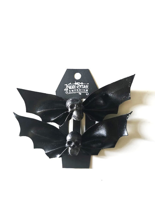 Bat Bow With Skull Hair Clips Black